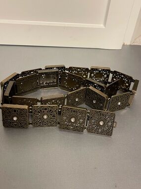 Vintage Style Filigree Stretch Belt with Rhinestone Bohemian Concho Accents